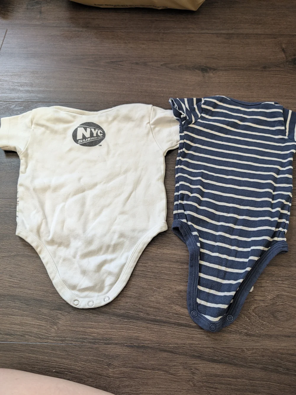 Short Sleeve Onsies x2 - 12M
